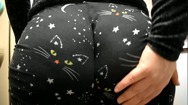 Fat booty in jeans and a wedgie 