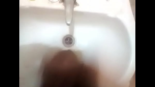 se masturba para acabar