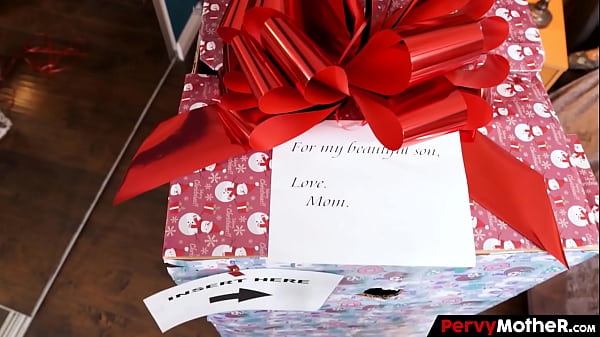 Nonton Glory Hole Gift With Mommy Inside thumbnail