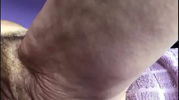 Play MP4 - Oma neukt kut met komkommer