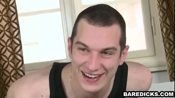 Muscular amateur hunk getting his cock sucked on 