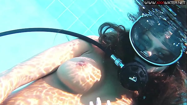 Play MP4 - Hot teen Diana in fishnet stockings underwater