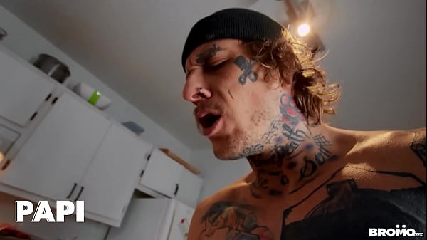 Play MP4 - Bo Sinn Wakes Up To His Roommate Alex Montenegro's Mess In The Kitchen And Makes Him Pay For It - Papi