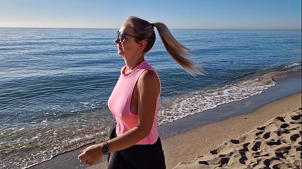 Play MP4 - Milf is having a morning walk at the beach and she needs to take her bra off