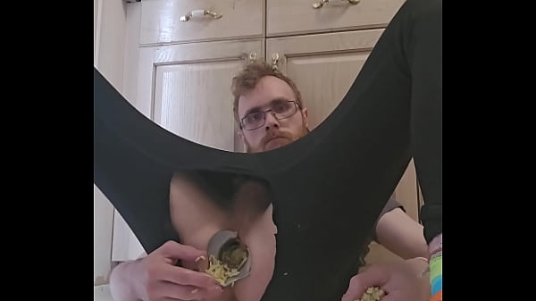 Twink stuffs his hole to prepare dinner