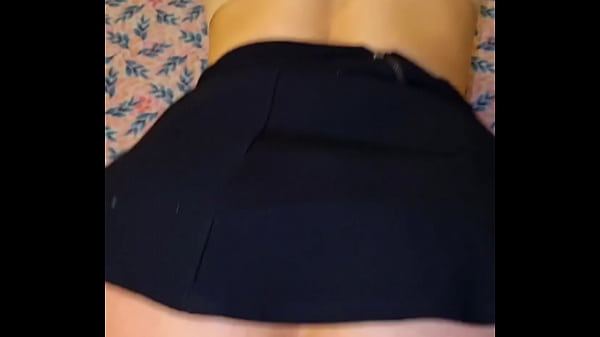 Pendeja se monta arriba de una Verga Enorme 