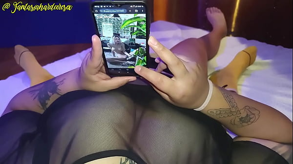Viendo tiktoks de_porno con mi mejor amigame caliento y me la garcho todaa la putita