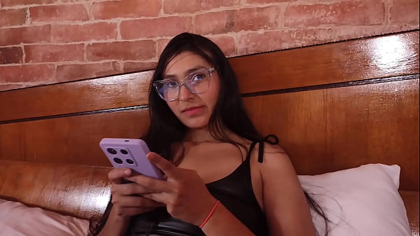 Play MP4 - sexy cousin secretary wants to try anal sex with her cousin even though she says it hurts&excl;&excl;