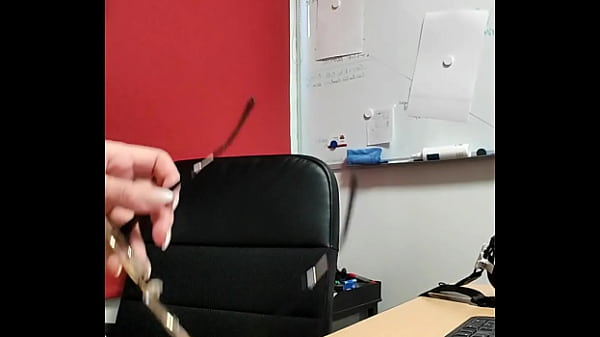 Nonton Dernier Jour Pour Ma Stagiaire! Je Me Suis Lanc&eacute;e Le D&eacute;fi De La Baiser Sur Le ... thumbnail