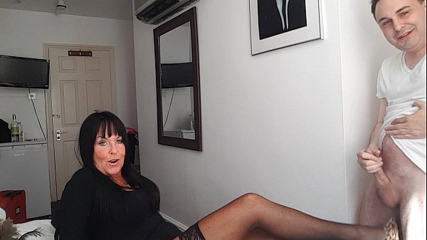 Ballbusting: Donna Africa kicks_Andrea Diprè in the ballstill cum!