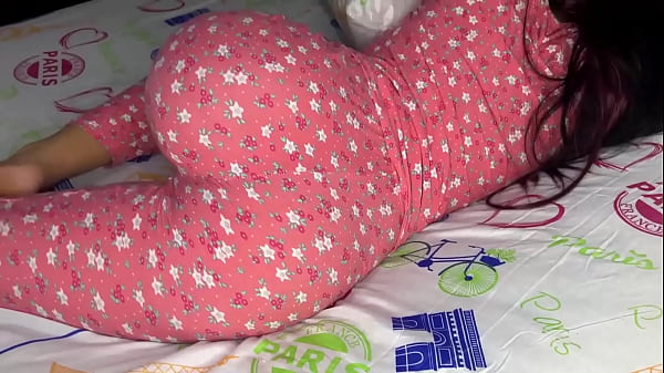 Play MP4 - El Culo de mi Hijastra de 18 A&ntilde;os con Grandes Nalgas