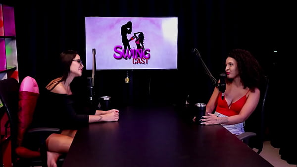 Morena demonstra seu boquete depois de falar que n&atilde;o pensa em fazer gang bang e que era tranquila como personal na academia mia luz watch sheer red 