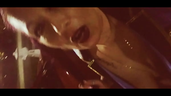 Play MP4 - Dressing up and going out Halloween Night