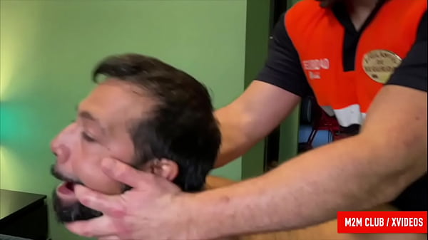 Play MP4 - Horny Spaniard Bears Barebacking