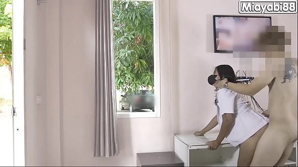 Play MP4 - คู่คนไทยเปิดประตูโชว์แขกกับแม่บ้านในโรงแรม เย็ดสดแตกใน