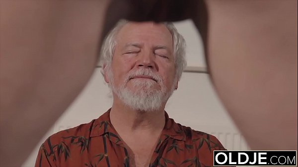 Play MP4 - Hottie mouth fucked hardcore takes cock deepthroat in old young pussy fuck