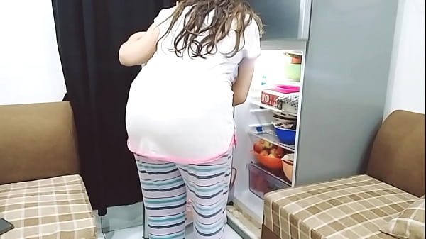 Pakistani House Wife Fridge Cleaning Gone Sexual With Clear Hot Sex Talk in Urdu 