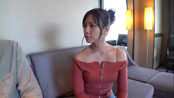 Play MP4 - 【童貞の精子ぜんぶ抜く大作戦CASE1】清楚な見た目で経験人数3桁超えのエキゾチック美女セラピストが童貞の精子ぜんぶ抜く！フェラ抜き、膣抜き、ナマ中出し！