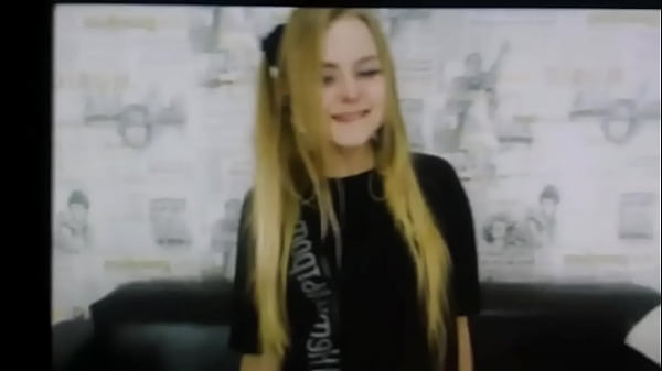 Nonton Perky Blonde Get Horny thumbnail