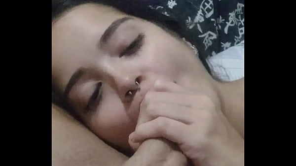 Esposa escrava chupa pau  todo dia pra ir pra cama 