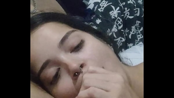 Play MP4 - Esposa submissa Debora Prado faz boquete todo dia a noite antes de ir pra cama