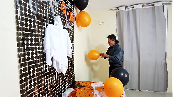 Nonton Busty And Big-ass Stepdaughter Celebrating Halloween With Her Stepdad thumbnail