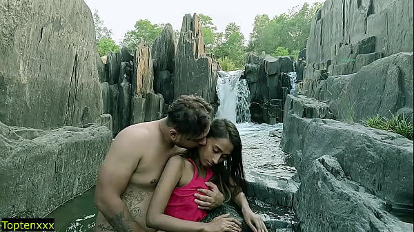 Indian Outdoor Dating Sex With Teen Girlfriend! Best Viral Sex thumbnail