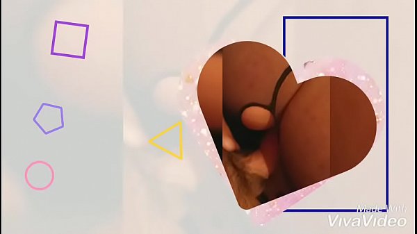 Sexo casero rompiendole sus licras 