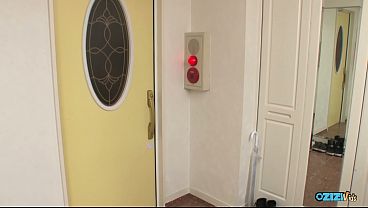 Nonton An Attractive Maid Who Enjoys Cleaning And Is Enthusiastic About Intimacy Will Consistently Do Her Tasks. thumbnail