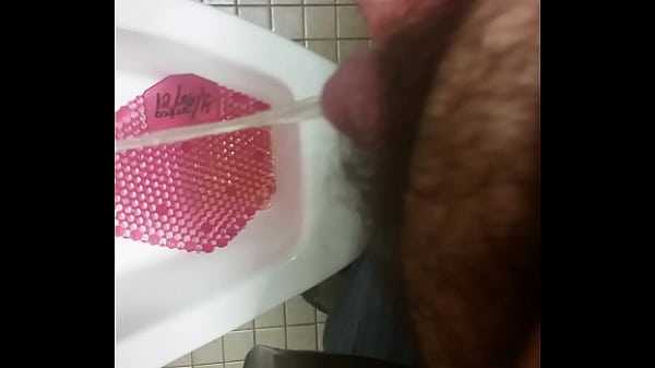Play MP4 - Pissing  in a hospital