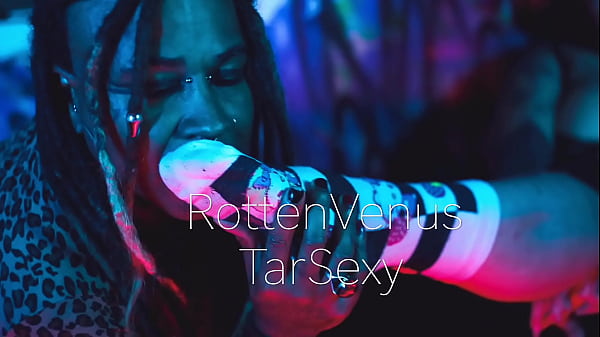 Goddess rotten venus gags slave with her feet