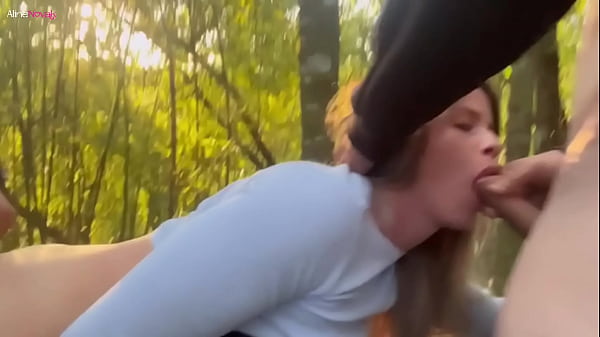 Play MP4 - FODIDA por DOIS CARAS no parque com GOZO na boca - Aline Novak