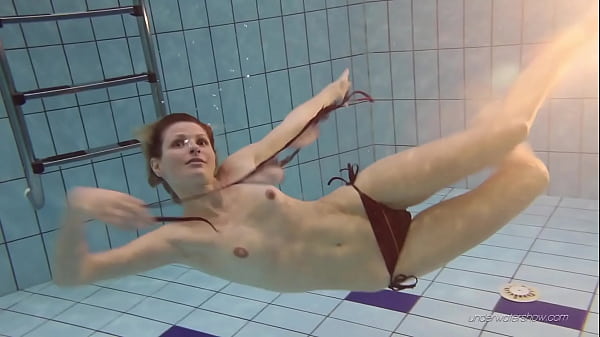 Hot underwaterchick Nastya naked and_hot