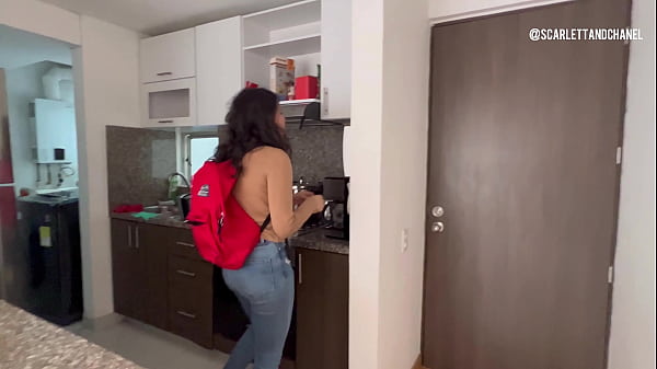 Play MP4 - Me encanta follar duro en el sof&aacute; con mi madrastra