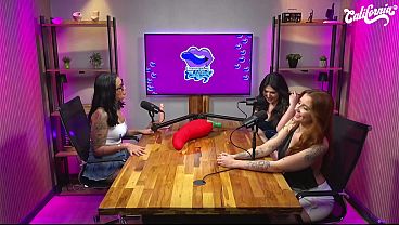 As gatas da california tv num show lesbico