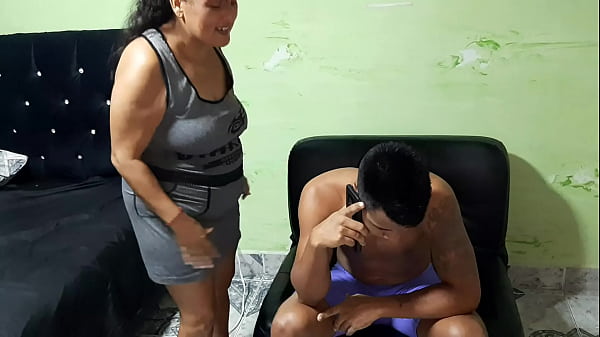 Termino con mi novia y me_follo a_mi madrastra hasta correrme en su trasero