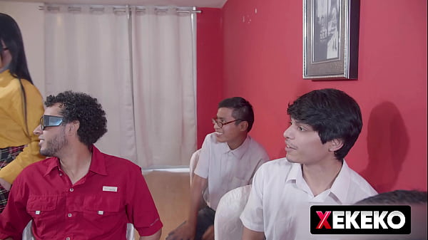 Play MP4 - 5 alumnos destrozan a su profesora Aisharengifo