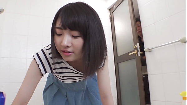 清純そうなj○が至近距離でプリプリの桃尻見せつけ挑発！？大胆なパンチラとプリ尻誘惑で我慢の限界！？ピチピチj○のエロ尻であれこれ弄ばれる最高のひととき！【パート3】 thumbnail