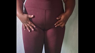 Evang&eacute_lica usando legging para a academia