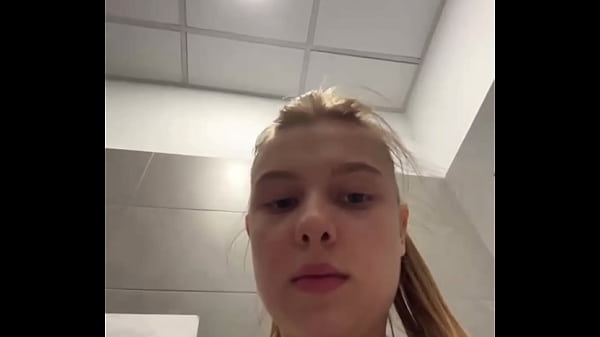 Play MP4 - Public fucking in the mall