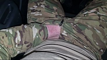Deutscher Soldat wichst heimlich nachts im Auto - PhantomGentX 