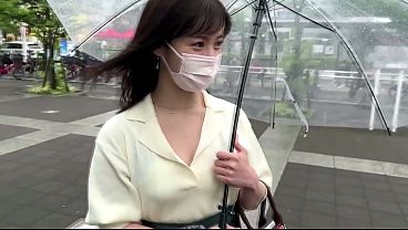 パート1 大人しい美女が潮垂れ流し即発情！？クジラのごとくマ●コから勢いよく吹き出す潮！！ベットも男もカメラもあっという間にびしょ濡れに！！ 出しても出しても噴き出す潮を前にマ●コの潮全部ヌク大作戦決行！！ 中出ししちゃっても潮と一緒に洗い流せばオールokっしょ thumbnail