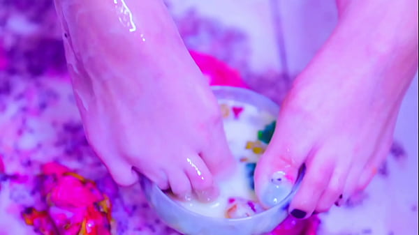Pleasure_In Feeling My Messy Feet
