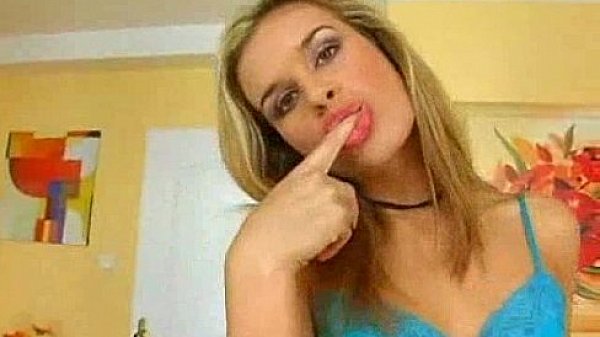 She likes it deep in her mouth and pussy 