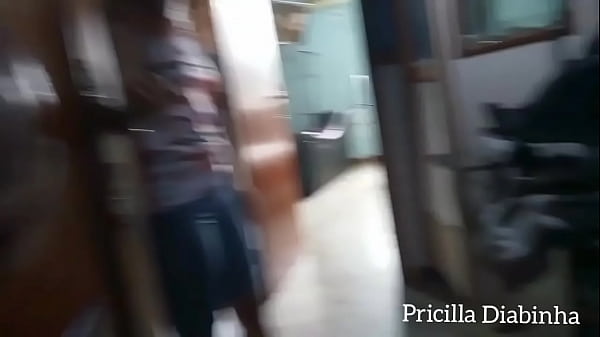 Play MP4 - Camgirl Pagando d&iacute;vidas do marido com sua buceta