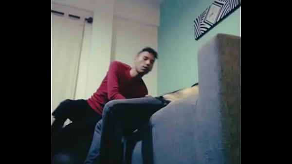 Play MP4 - Saboreando pelos y verga en el sill&oacute;n&period;