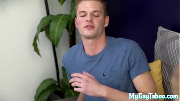 Athletic top blows stepbro before breeding in missionary