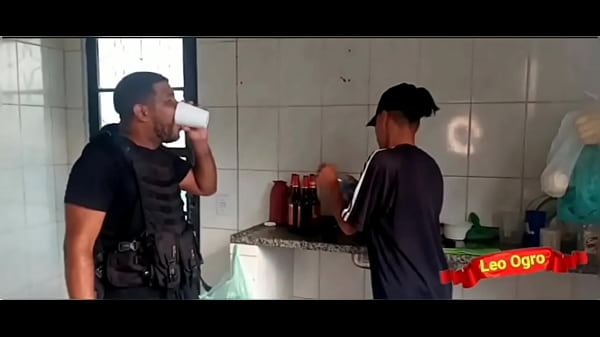 Traficante Do Rio De Janeiro Fode Sua Cunhada Sapat&atilde;o Na Cozinha. thumbnail