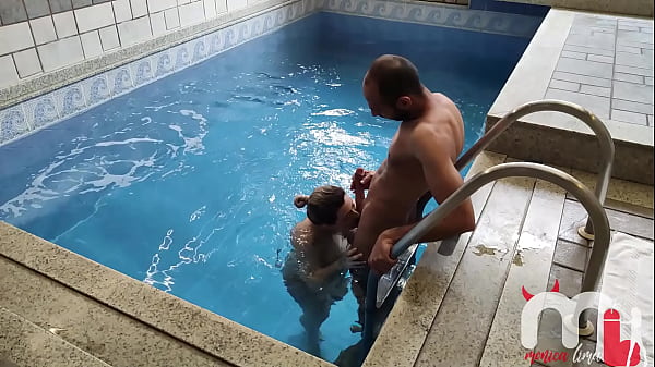 Safada Gulsoa Por Pau Grosso Fode O Primo Do Marido Na Frente Do Corno! thumbnail