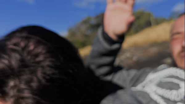 Play MP4 - Marido n&atilde;o quis acompanhar a Esposa at&eacute; o Mirante&comma; ent&atilde;o eu o Guia de turismo fodi sua bunda gostosa